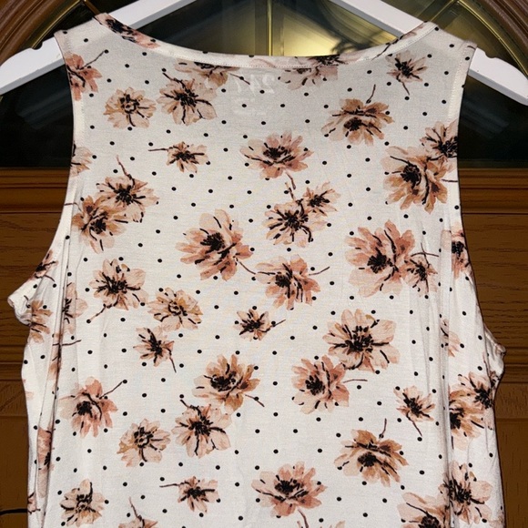NWT! Maurices 24/7 Mara High Neck Slanted Hem Tank Top In Floral & Dot Print - Picture 10 of 15